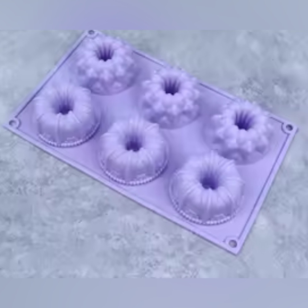Purple Silicone Bundt Cake Mold